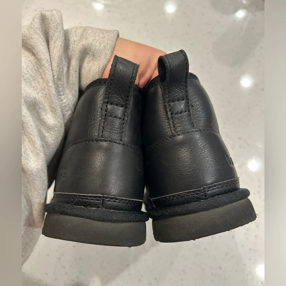 Men’s UGG Neumel Mini Boots – Size 6 (fits Women’s 7)